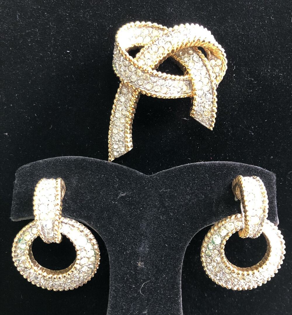 JOMAZ Bow Rhinestone Brooch & Door Knocker Earrings Screw Back Signed Vintage